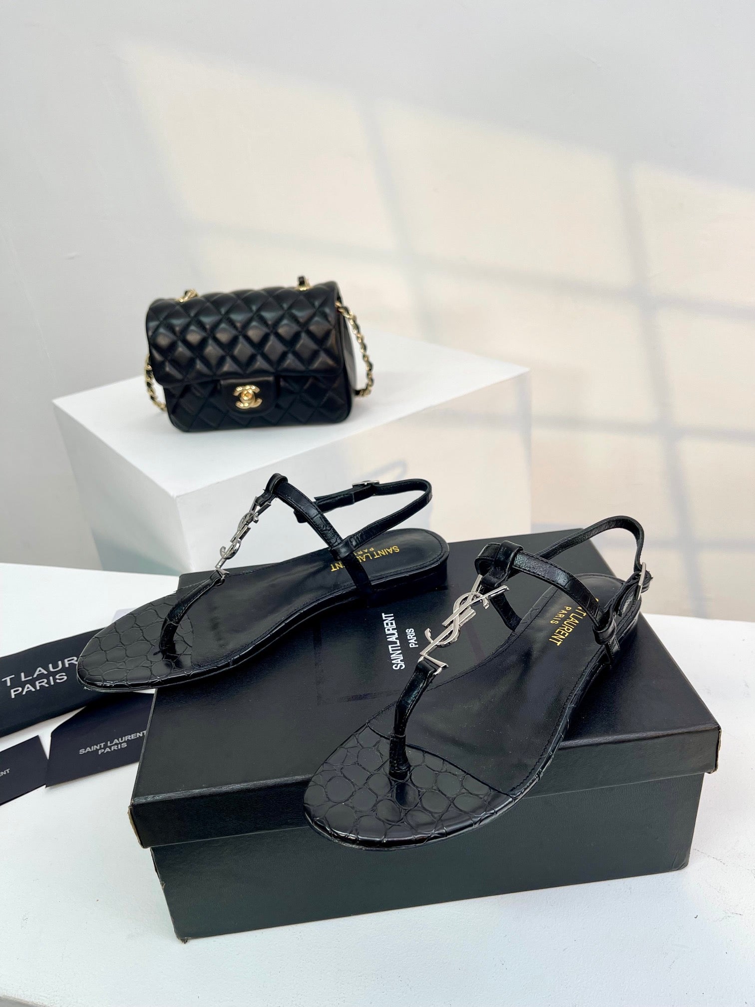 SL Cassandra Croc-Embossed Thong Sandals Black Leather