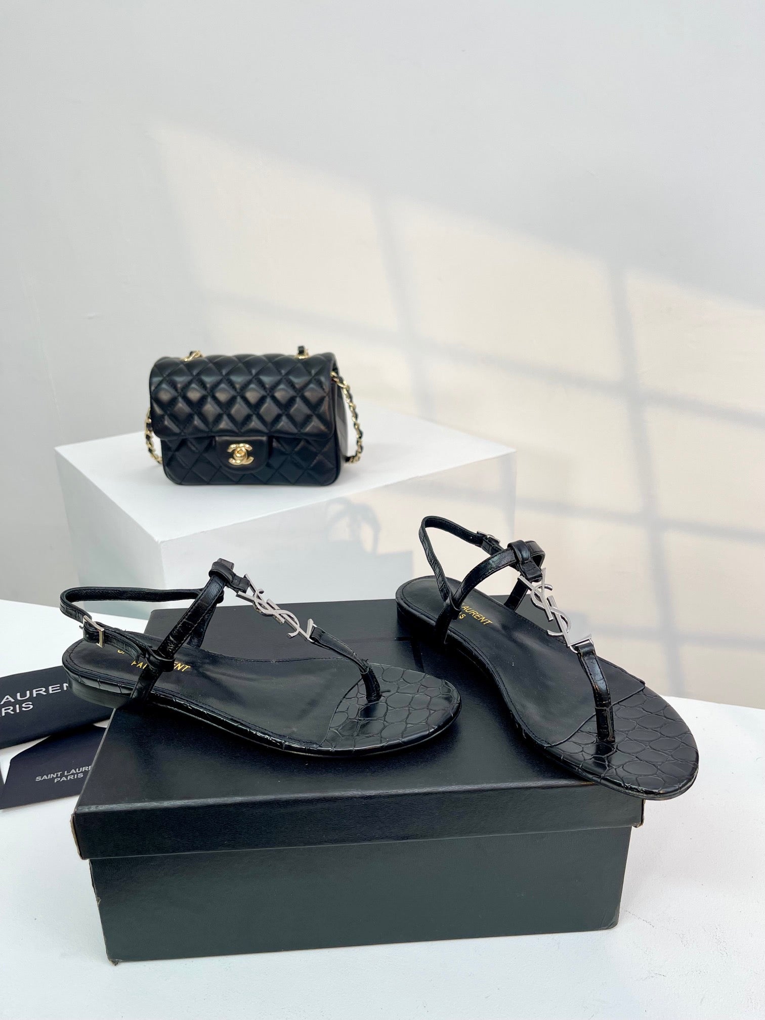 SL Cassandra Croc-Embossed Thong Sandals Black Leather