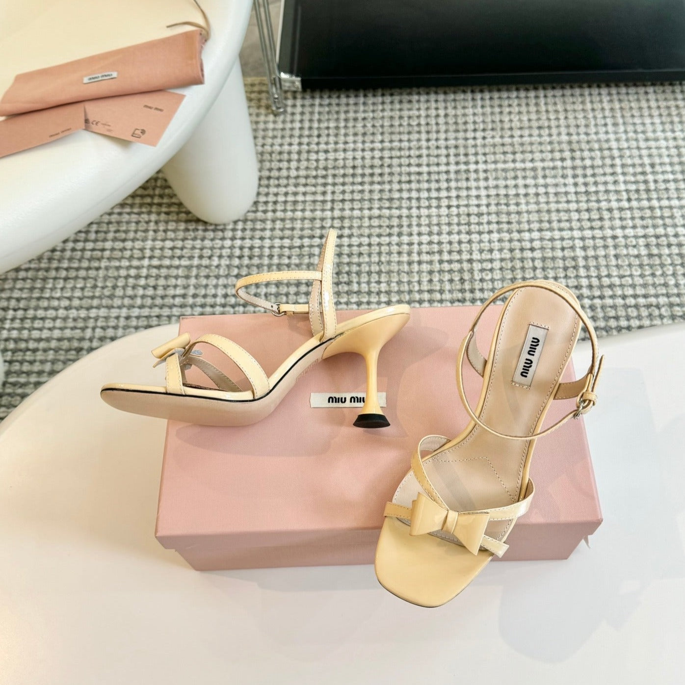 High Heels With Bows Butter Color Glossy Leather