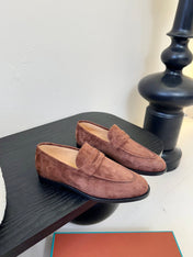 CLASSIC LOAFERS IN EARTH BROWN SUEDE