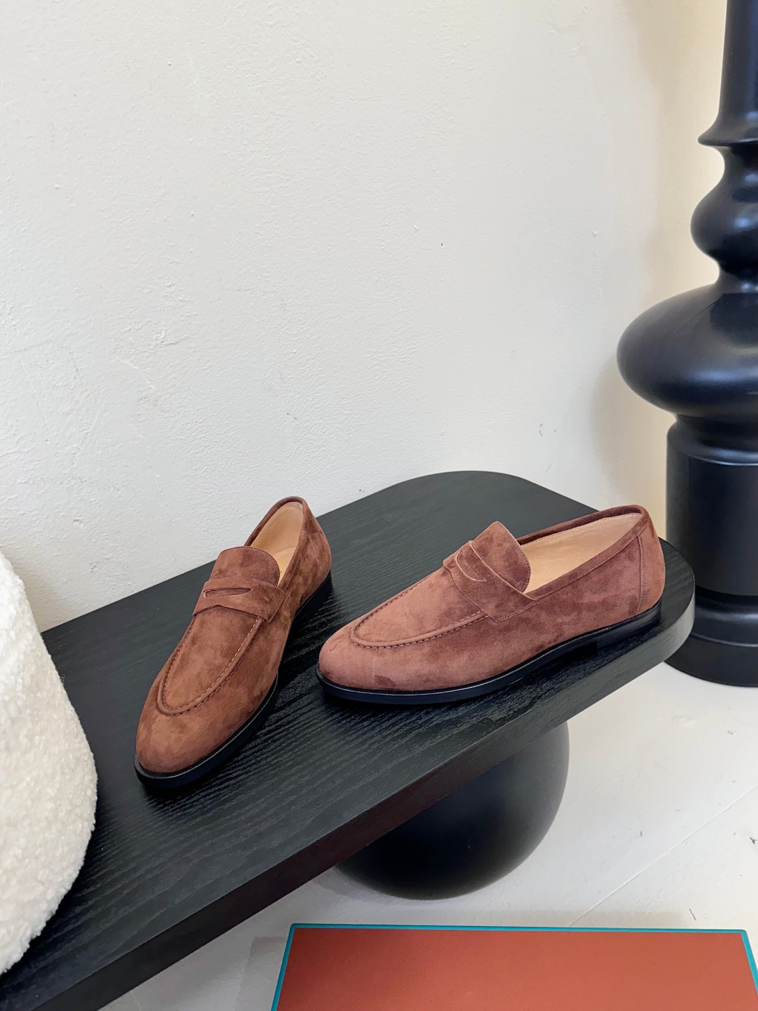 CLASSIC LOAFERS IN EARTH BROWN SUEDE