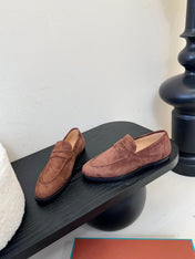 CLASSIC LOAFERS IN EARTH BROWN SUEDE