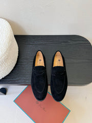 CLASSIC LOAFERS IN BLACK SUEDE