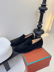 CLASSIC LOAFERS IN BLACK SUEDE