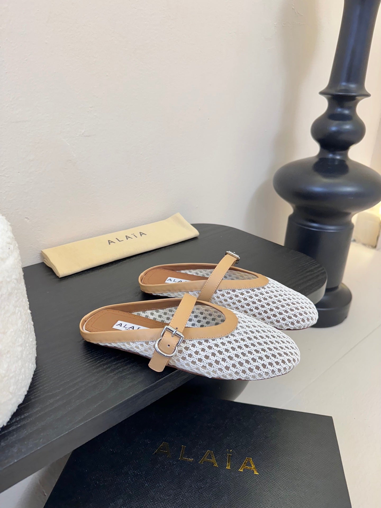 ALAIA FLAT MULES 25S IN WHITE MIX BROWN WOVEN MESH