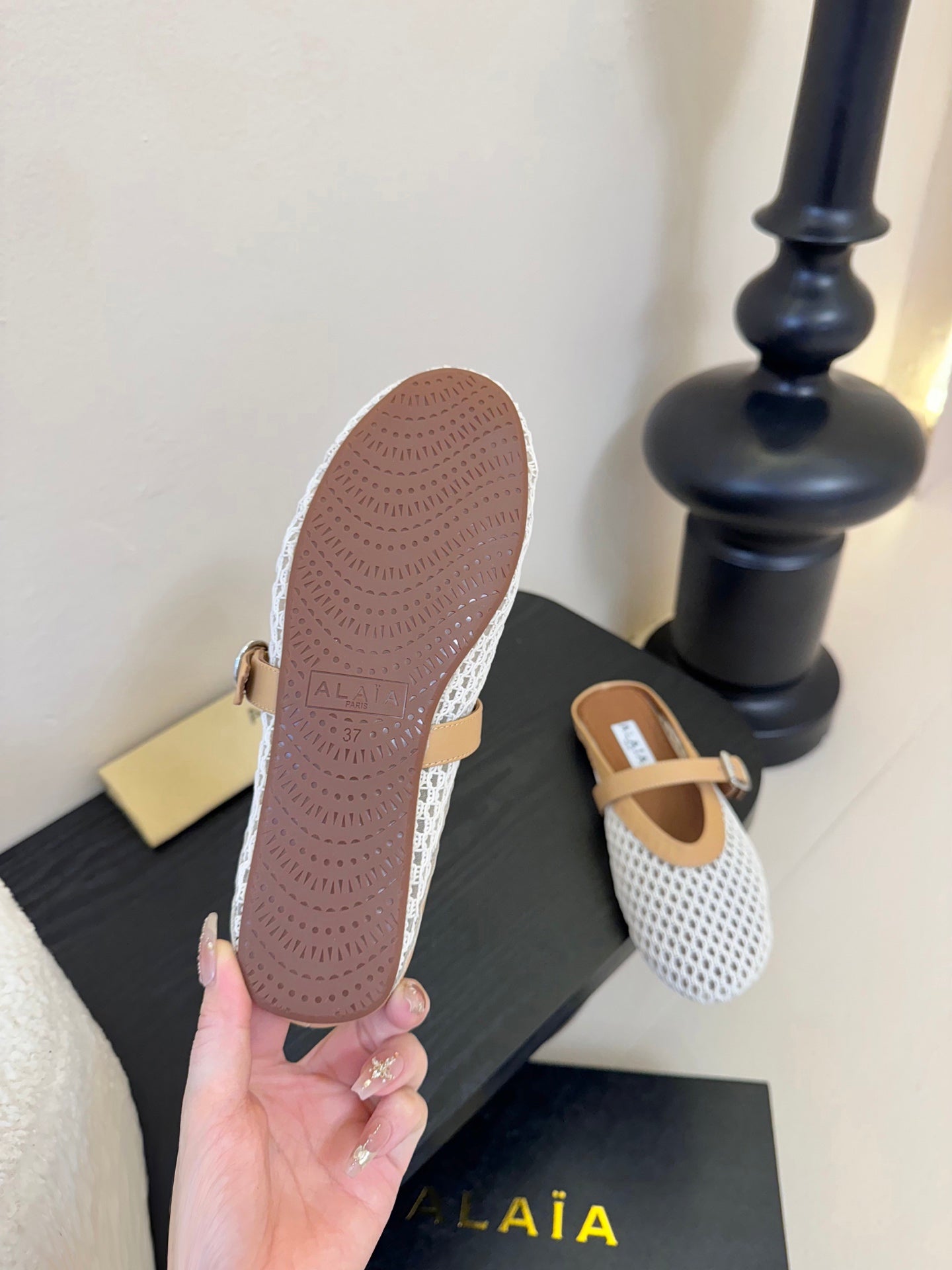 ALAIA FLAT MULES 25S IN WHITE MIX BROWN WOVEN MESH