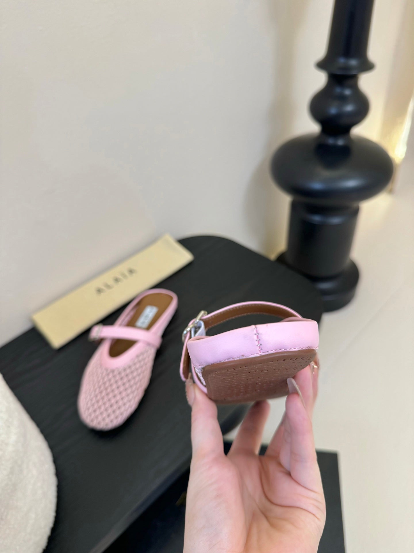 ALAIA FLAT MULES 25S IN BLUSH PINK WOVEN MESH