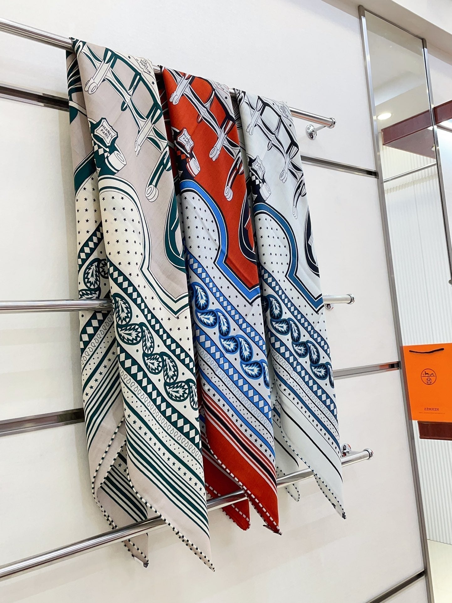 LES ROUES DE PHAETON BANDANA SHAWL 140 CM COLORFUL 385445