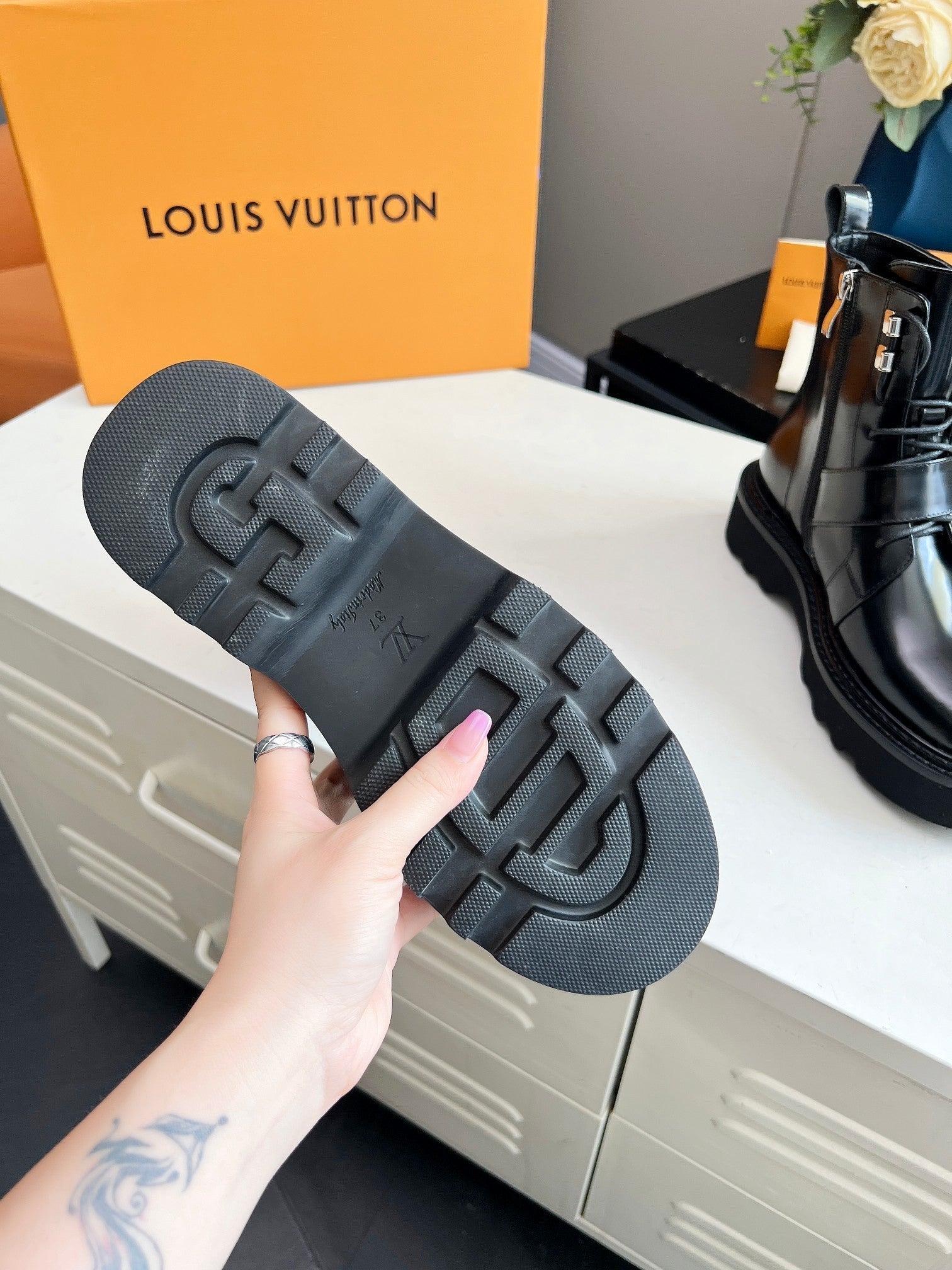 LV WOMEN'S BEAUBOURG ANKLE BOOT IN GLOSSY BLACK CALFSKIN