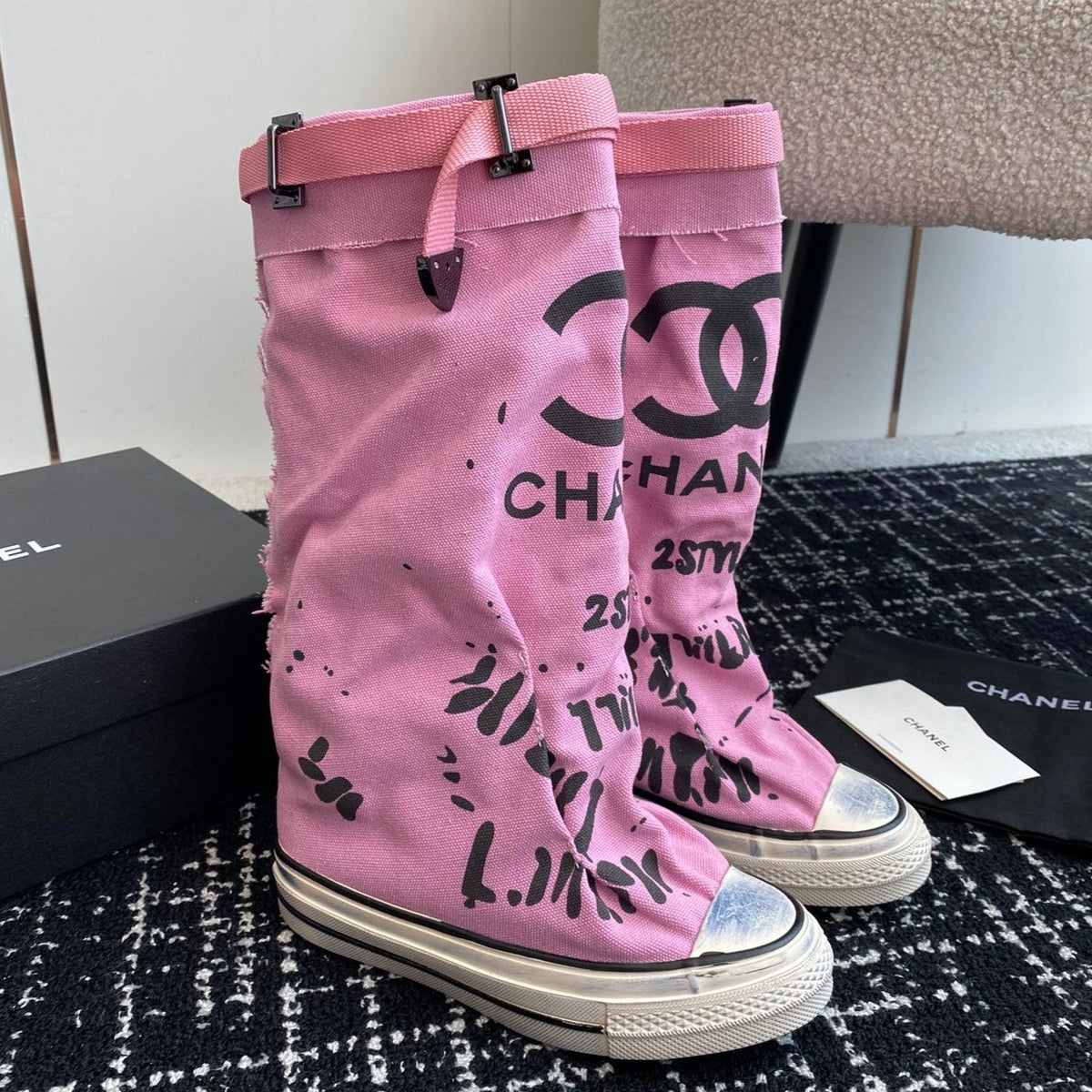 HIGH BOOTS IN HOT PINK CANVAS