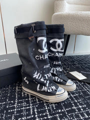 HIGH BOOTS IN BLACK CANVAS