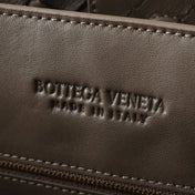 BOTTEGA VENETA 25S LARGE ANDIAMO 42 IN DARK BROWN CALFSKIN GOLD HARDWARE