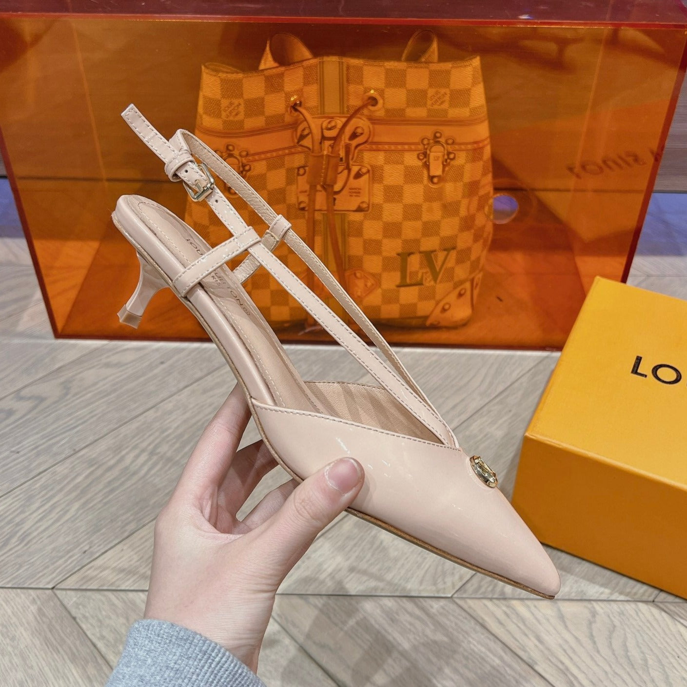 LV LOW HEEL SLINGBACK BEIGE