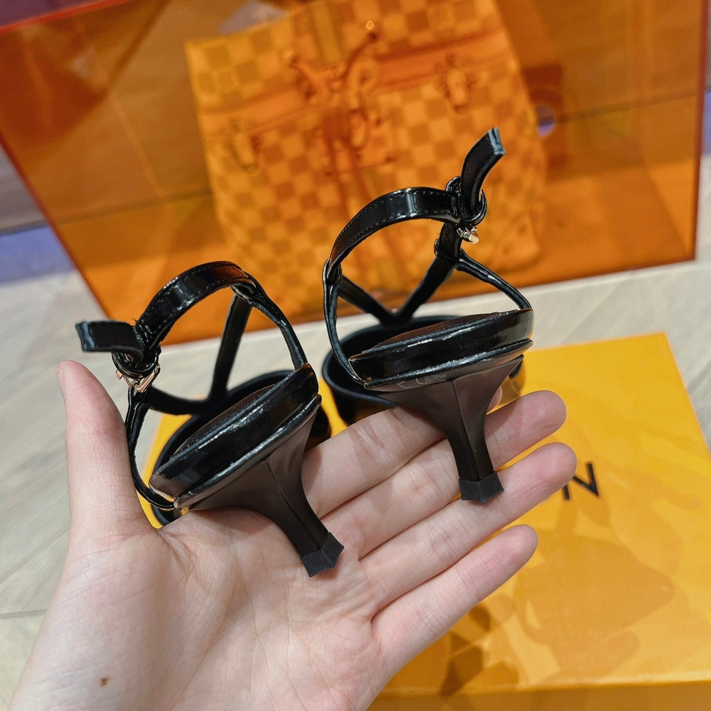 LV LOW HEEL SLINGBACK BLACK