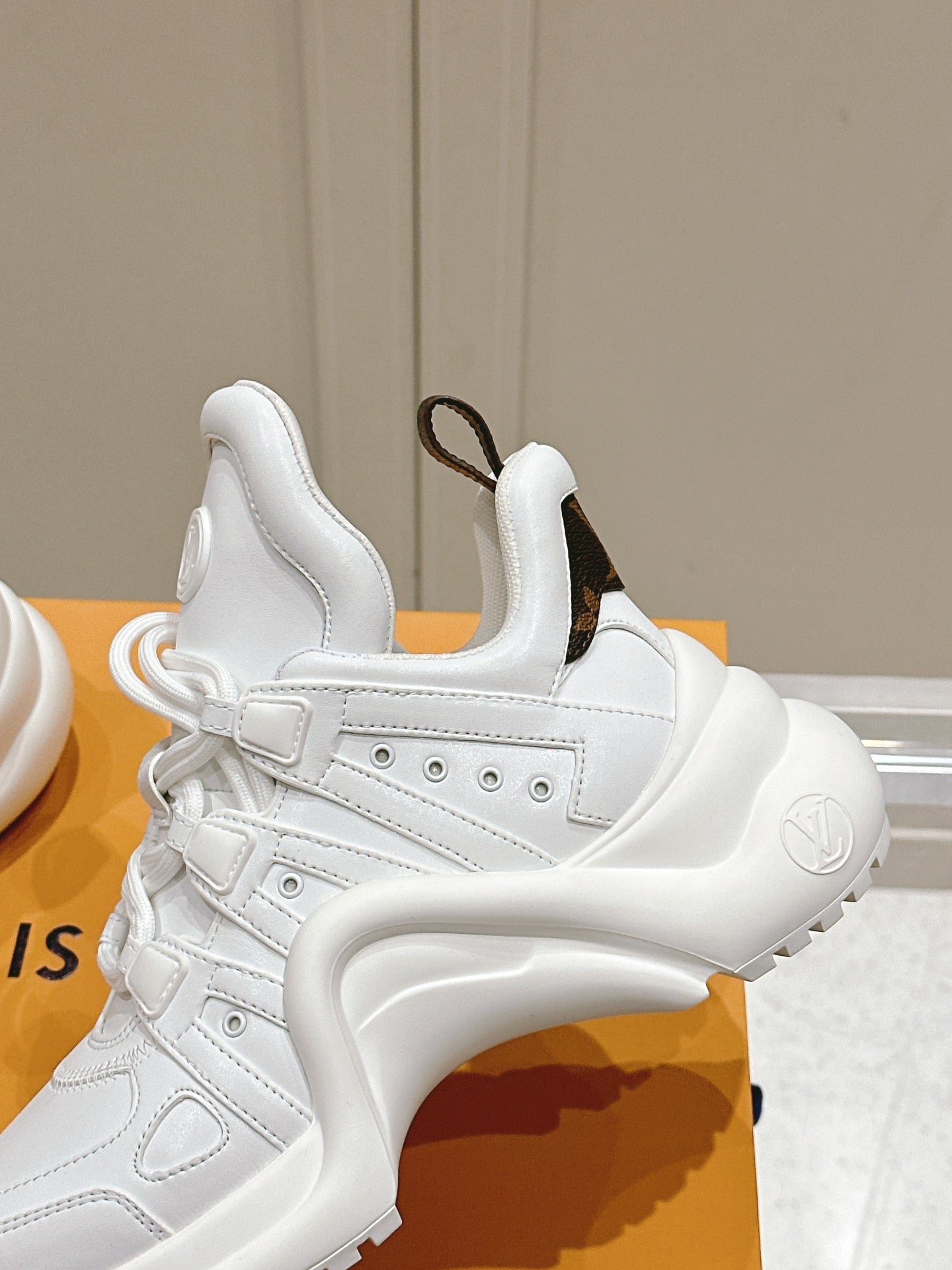 LV BARRACUDA SNEAKER IN WHITE CALFSKIN