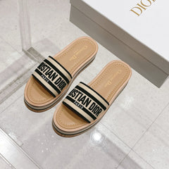 DWAY WEDGE SLIDES 45MM IN BEIGE AND BLACK FABRIC RAFFIA SOLE