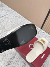 GUCCI 26S SLIDE SANDAL IN CREAM WHITE CALFSKIN WITH GOLD HARDWARE