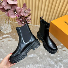 BOTTINE LV BEAUBOURG IN BLACK GLOSSY CALFSKIN