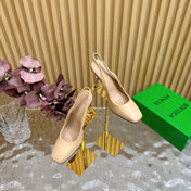 KNOT PUMP 9 CM IN EGG NOGG CALFSKIN WITH GOLD FINISHED METAL HEEL