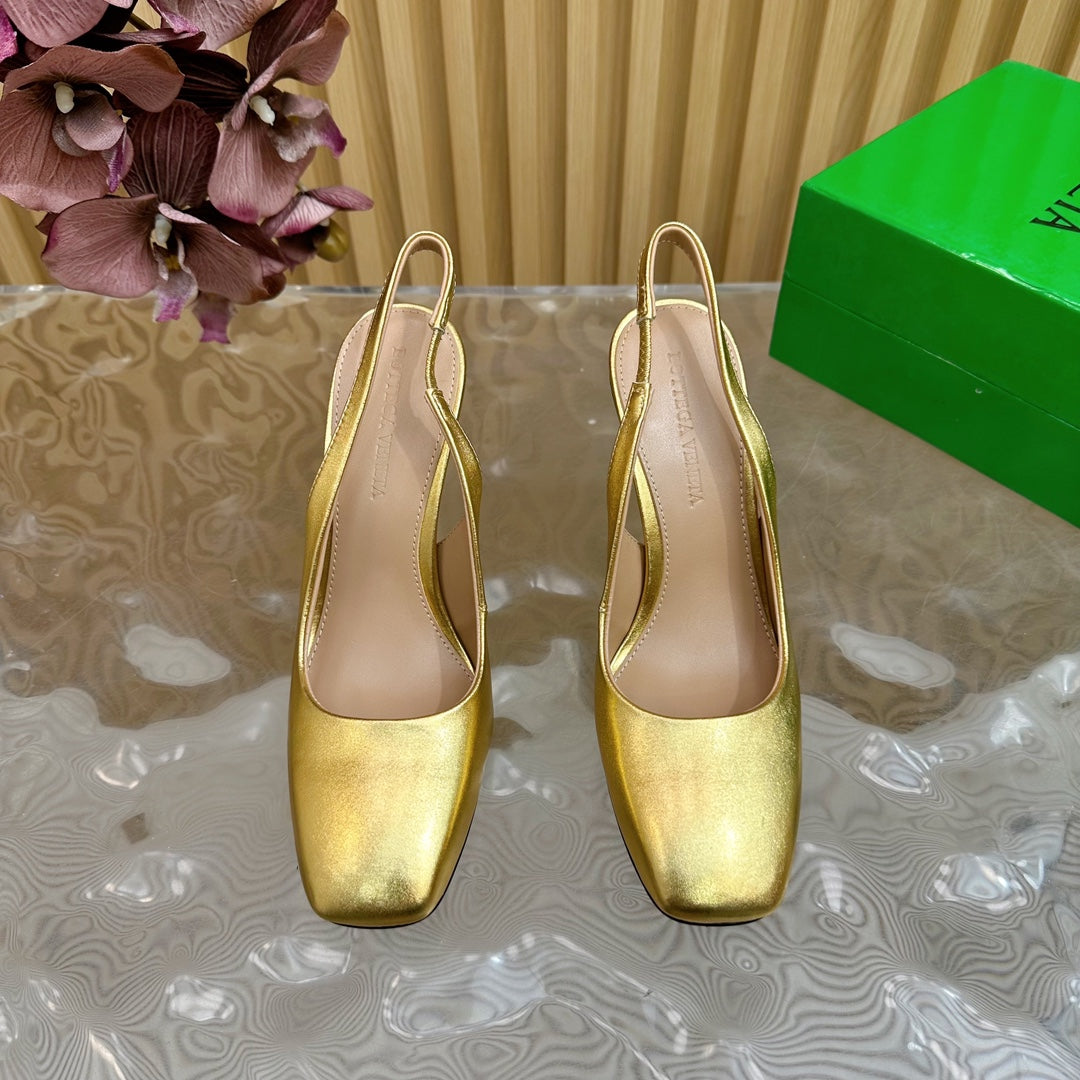 KNOT PUMP 9 CM IN GOLD CALFSKIN WITH GOLD FINISHED METAL HEEL