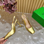 KNOT PUMP 9 CM IN GOLD CALFSKIN WITH GOLD FINISHED METAL HEEL