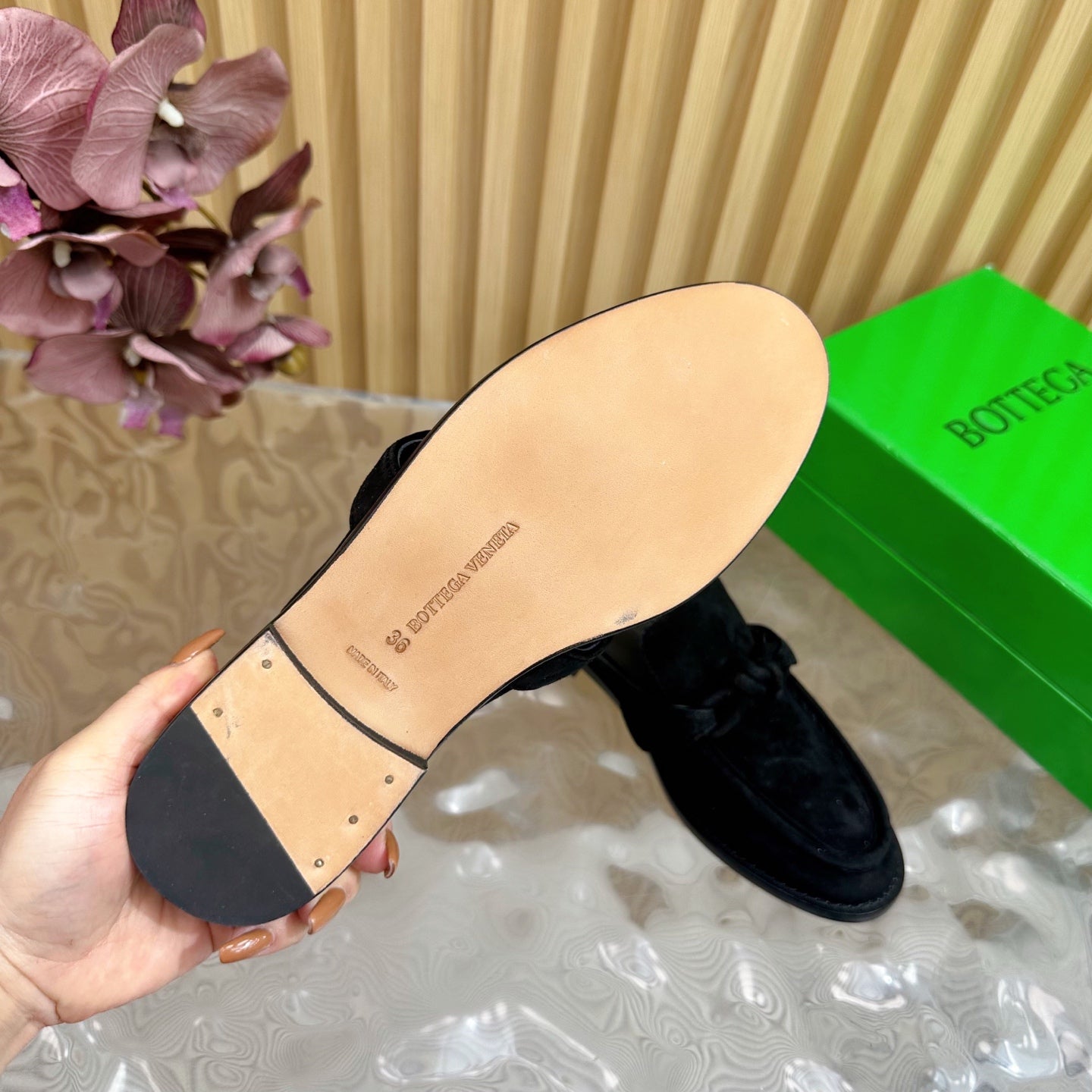 OPEN-BACK LOAFER REALISED IN BLACK SUEDE