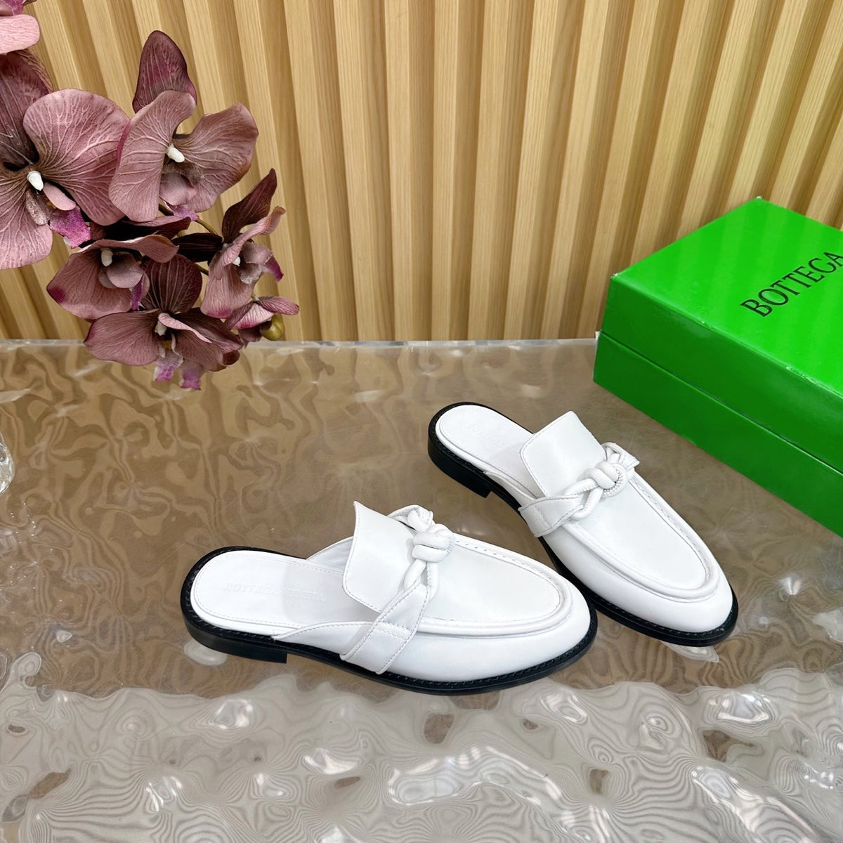 OPEN-BACK LOAFER REALISED IN WHITE SOLF CALFSKIN