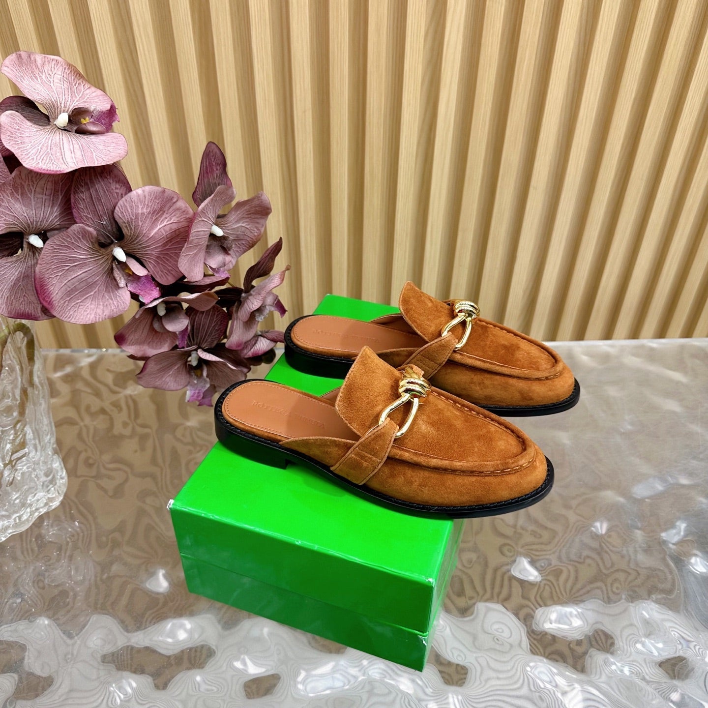 OPEN-BACK LOAFER REALISED IN CINNAMON BROWN SUEDE WITH SIGNATURE METALLIC KNOT DETAIL