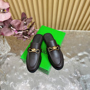 OPEN-BACK LOAFER REALISED IN CHESTNUT BROWN SOFT CALFSKIN WITH SIGNATURE METALLIC KNOT DETAIL