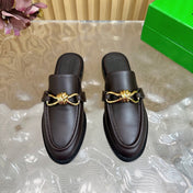 OPEN-BACK LOAFER REALISED IN CHESTNUT BROWN SOFT CALFSKIN WITH SIGNATURE METALLIC KNOT DETAIL