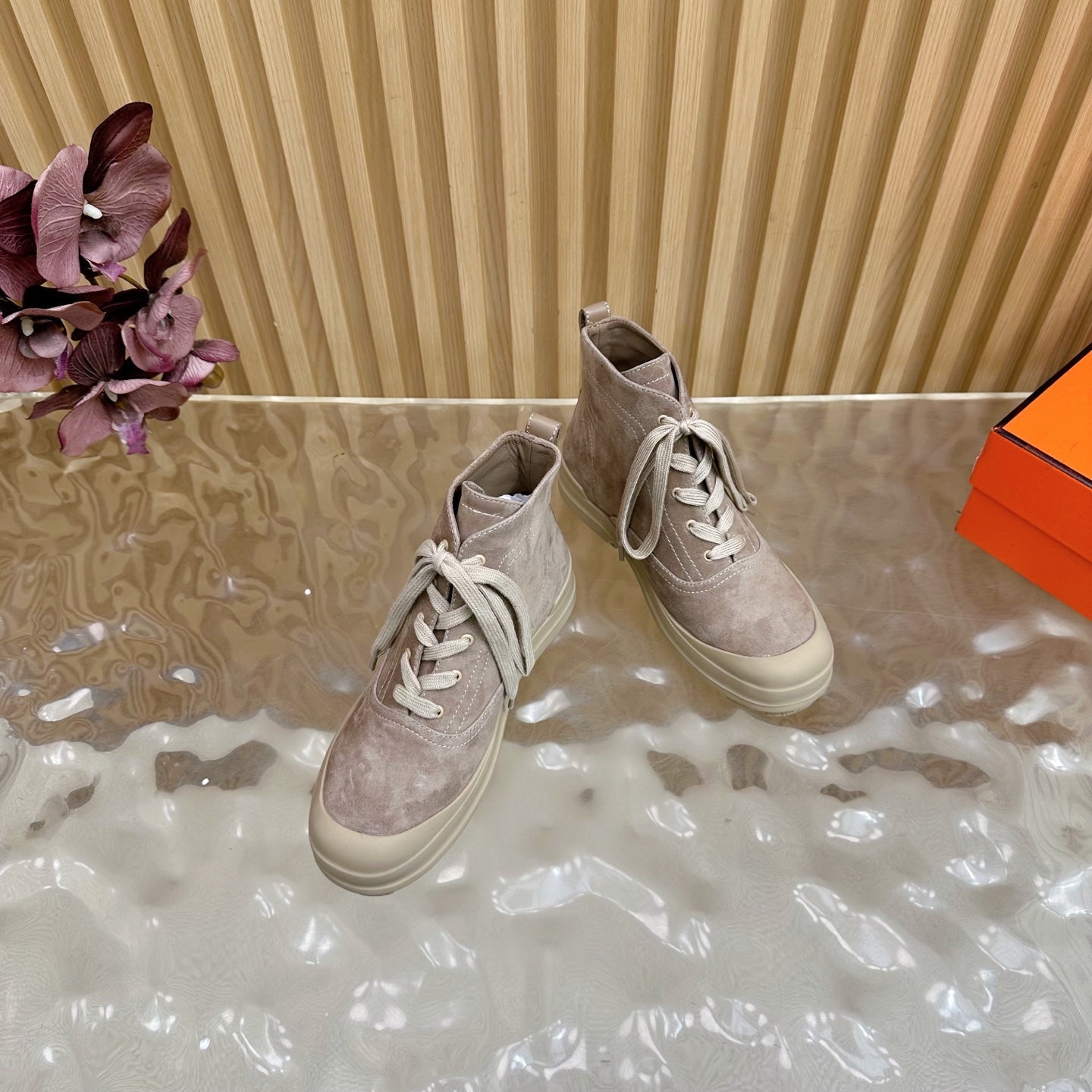 HM 25S KOOLER ANKLE BOOTS IN DUSTY BEIGE SUEDE