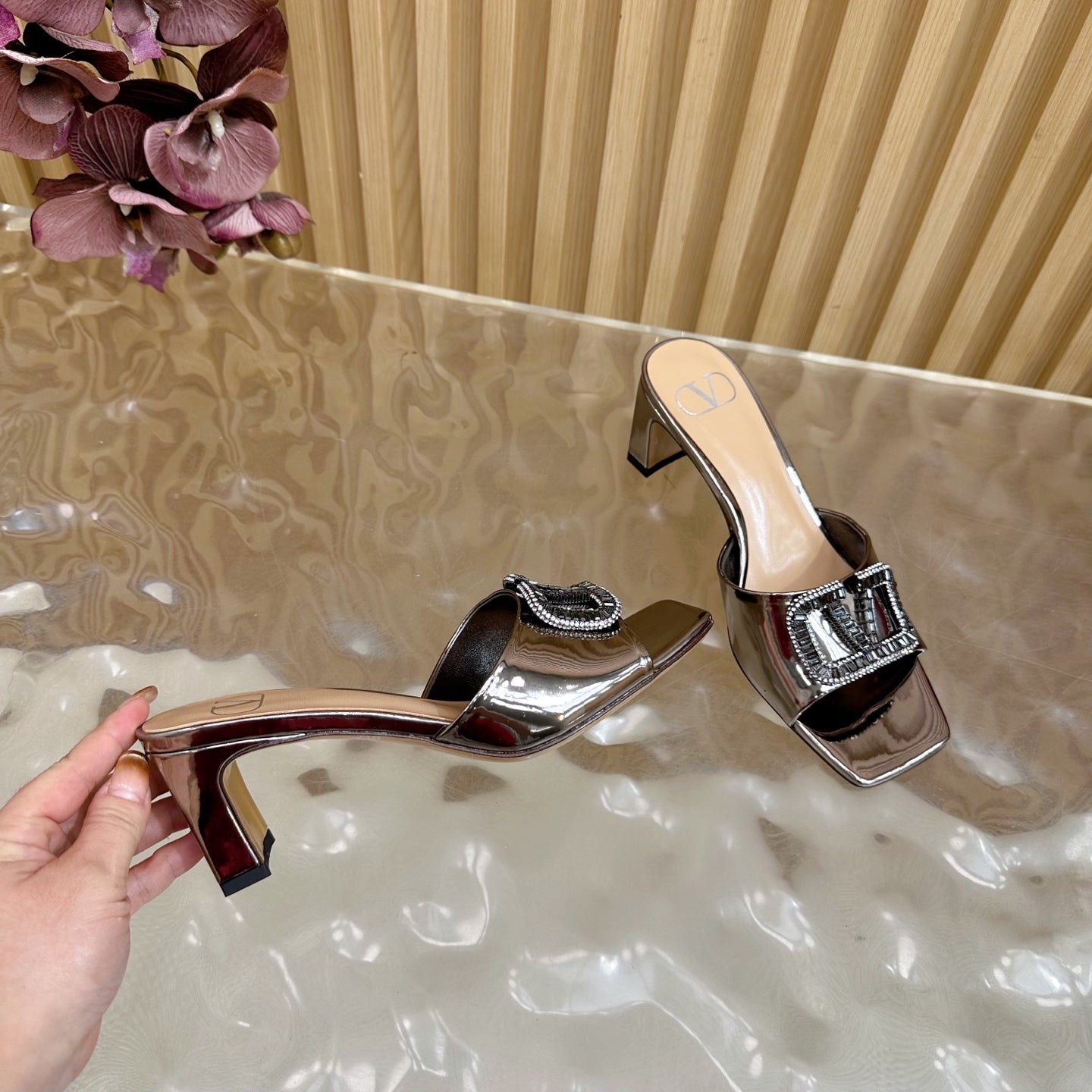 VALENTINO 25S HIGH-HEEL MULES 60 MM IN METALLIC SILVER PATENT CALFSKIN WITH CRYSTAL-EMBELLISHED STRAP