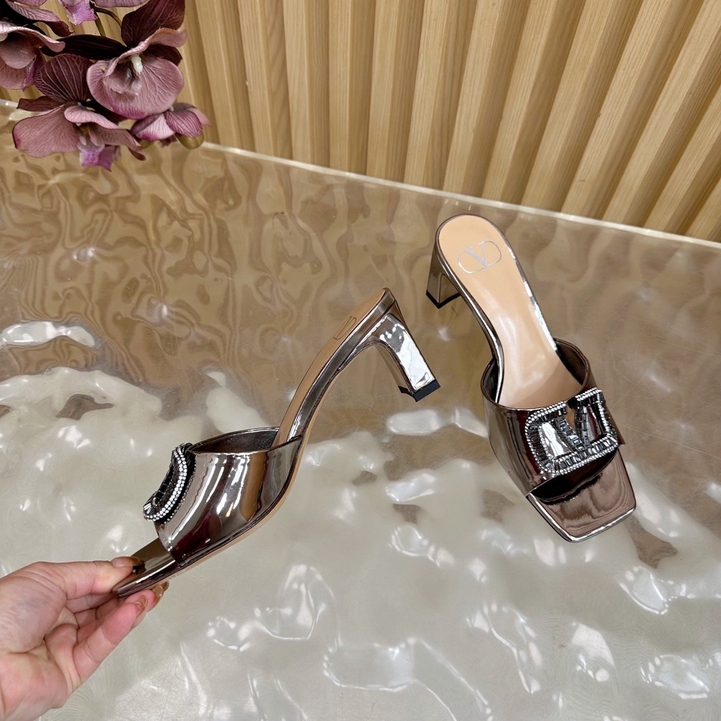 VALENTINO 25S HIGH-HEEL MULES 60 MM IN METALLIC SILVER PATENT CALFSKIN WITH CRYSTAL-EMBELLISHED STRAP