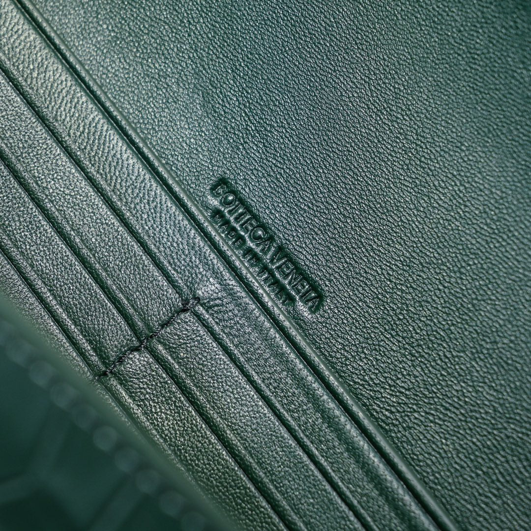 BV Long Clutch Andiamo 31 Dark Green Crocodile Calfskin Ghw