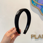THICK HAIR BAND IN BLACK RAW FABRIC 423578