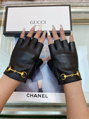 FINGERLESS GLOVES IN BLACK LAMBSKIN WITH GOLD HORSEBIT 432606