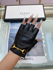 FINGERLESS GLOVES IN BLACK LAMBSKIN WITH GOLD HORSEBIT 432606