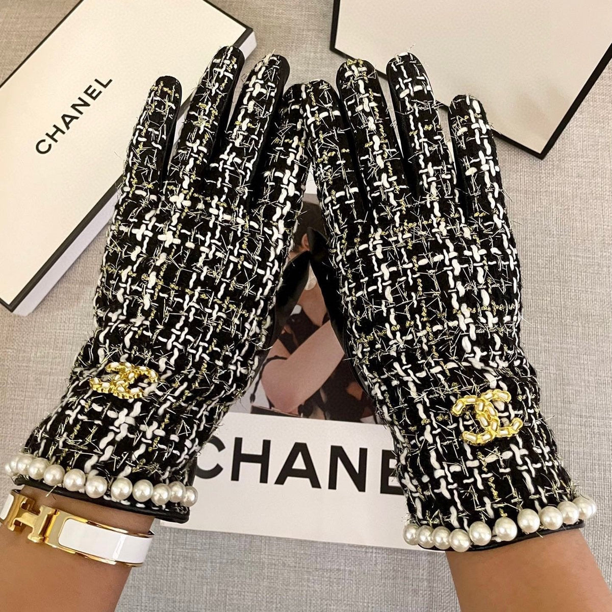 GLOVES IN BLACK MIX WHITE WOOL TWEED AND SHEEPSKIN 463846