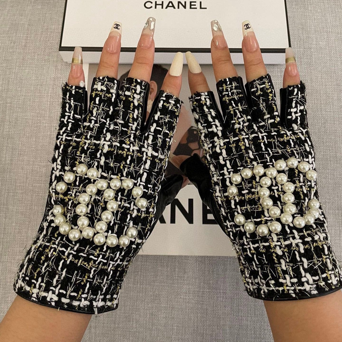 FINGERLESS GLOVES IN BLACK MIX WHITE WOOL TWEED 463847