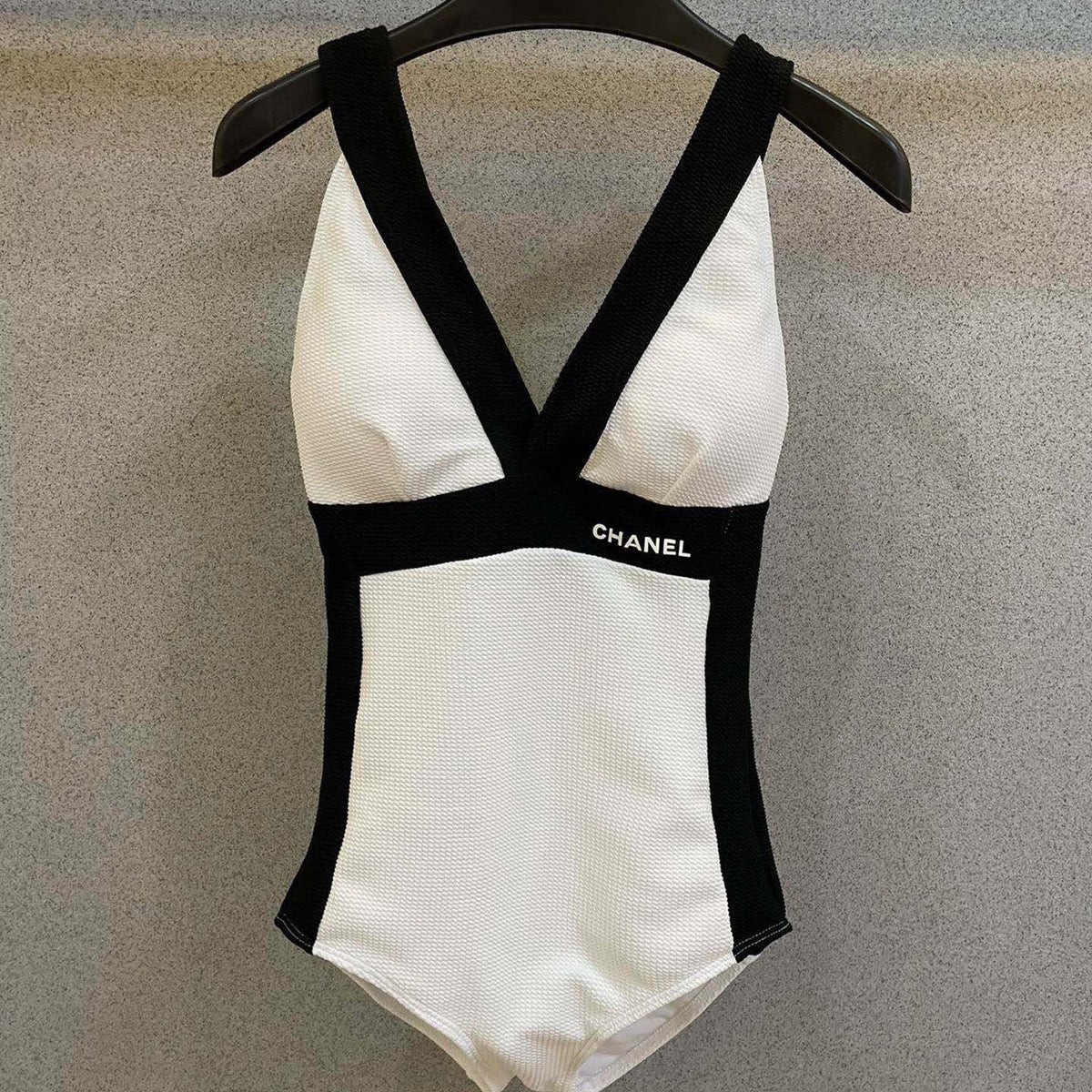 CC BIKINI SWIMSUIT SET IN BLACK AND WHITE 573553