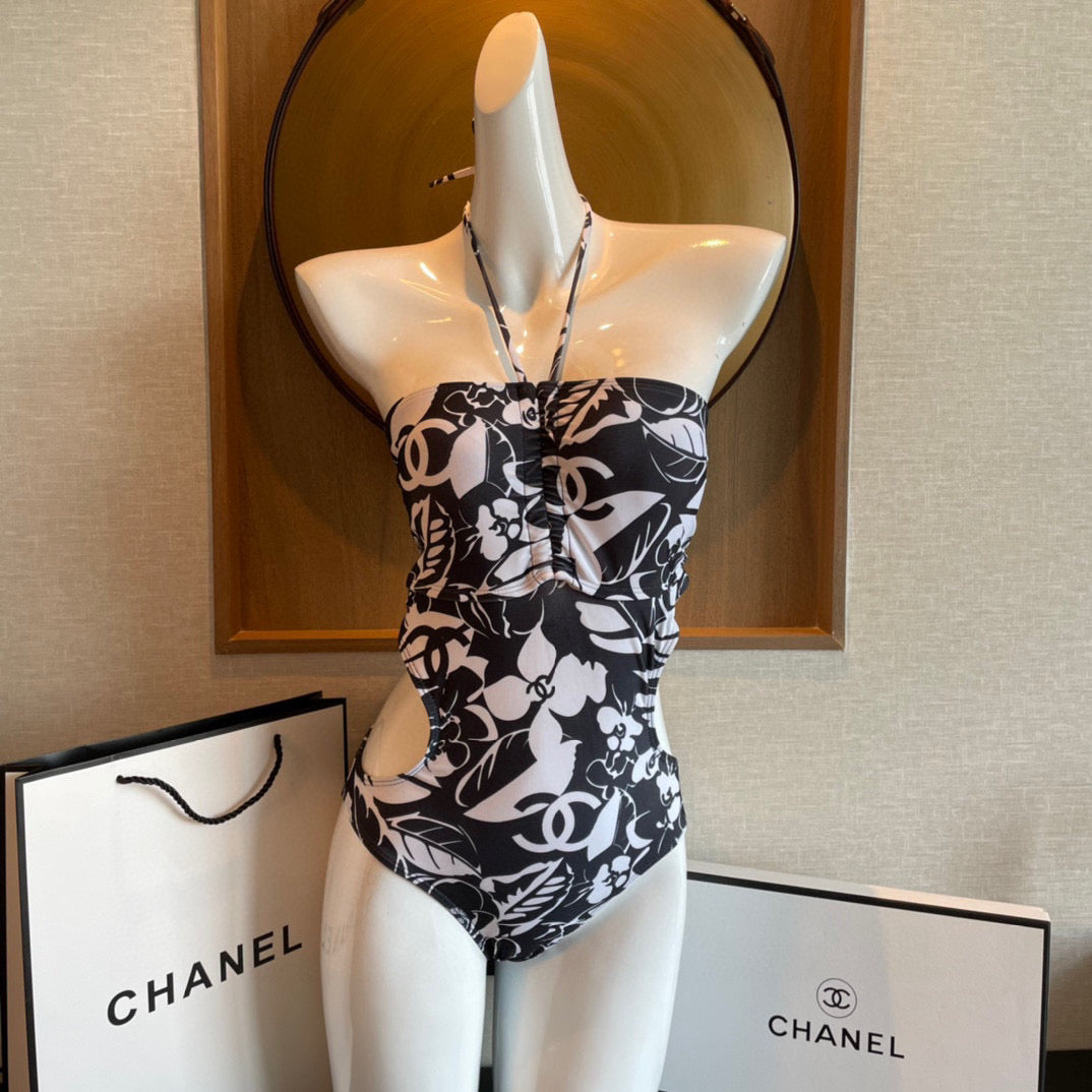 CC BIKINI SWIMSUIT SET IN BLACK AND WHITE FLORAL PRINTED 622171