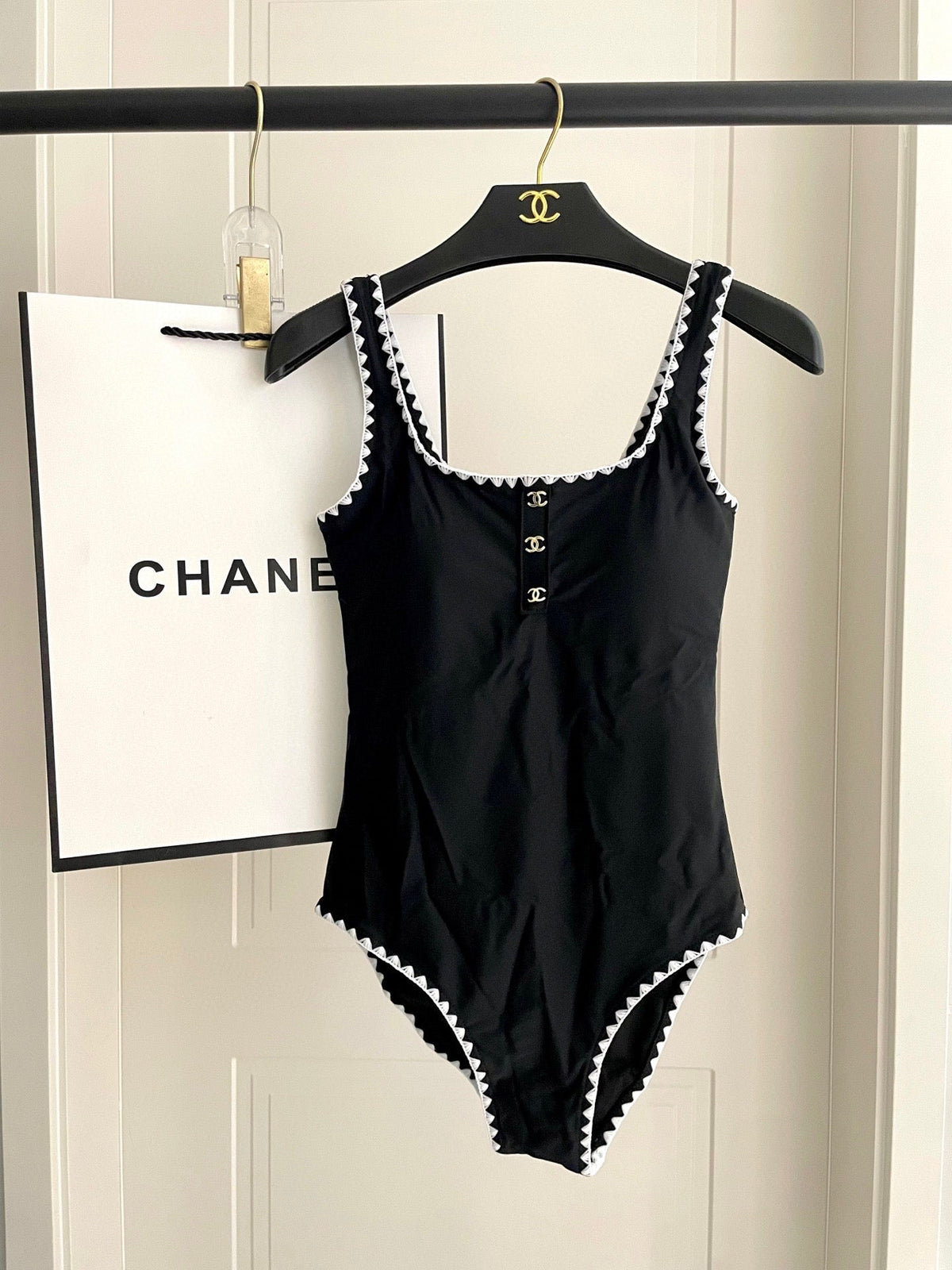 CC BIKINI SWIMSUIT SET IN BLACK AND WHITE TRIM 622173