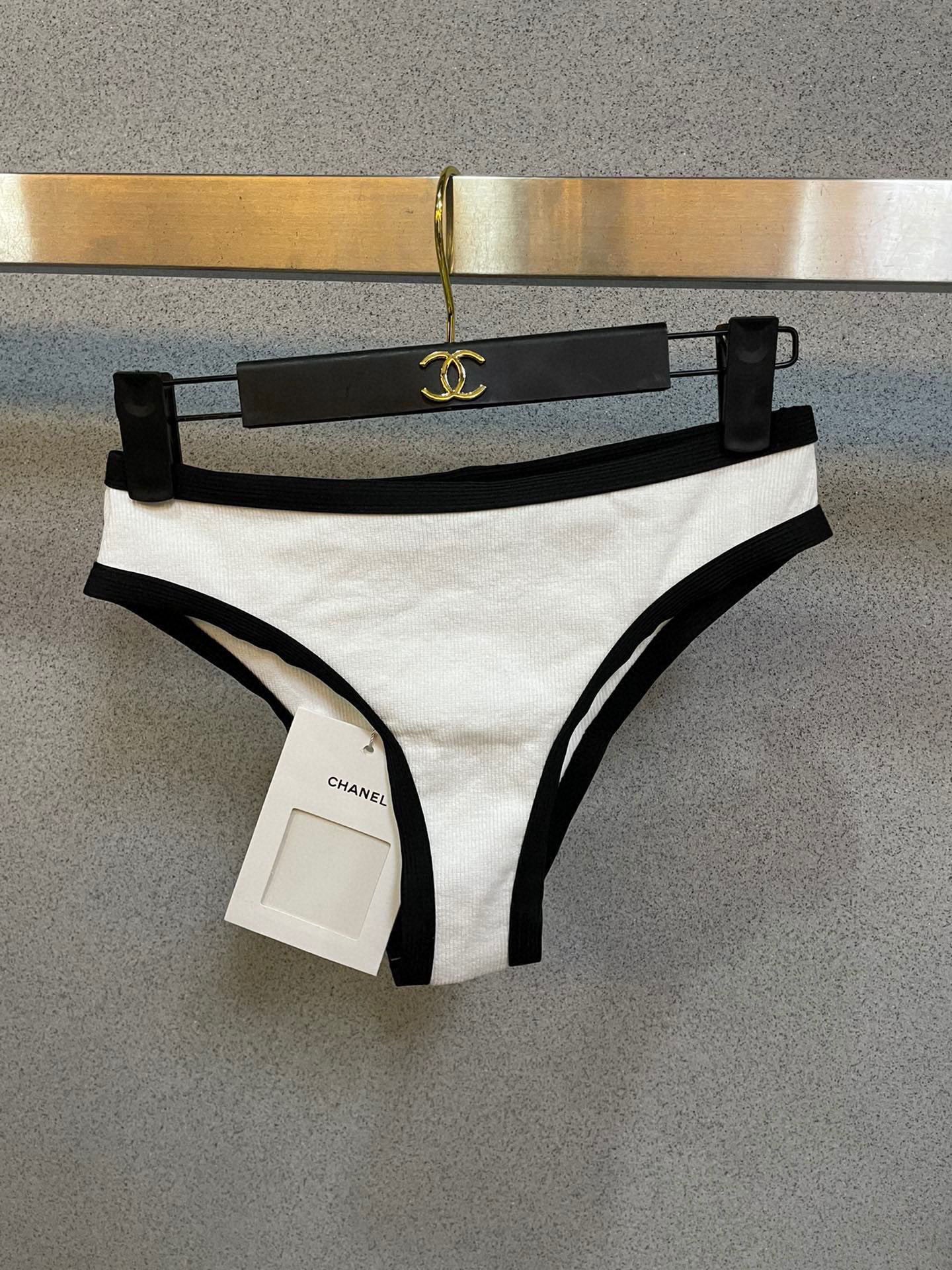 HIGH NECK SWIMSUIT IN WHITE AND BLACK TRIM 627830