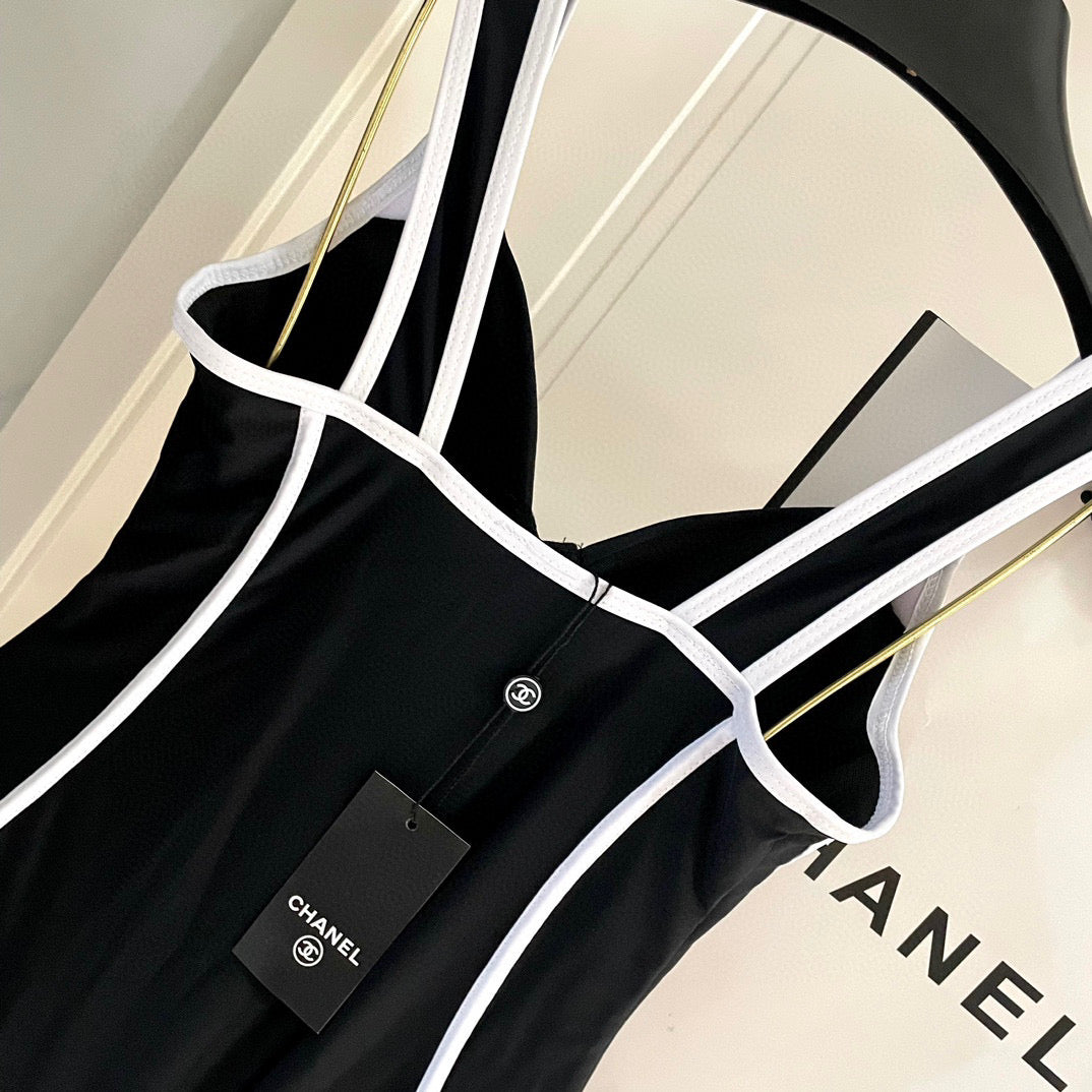 SWIMSUIT BODYSUIT IN BLACK AND WHITE STRIPED 627831