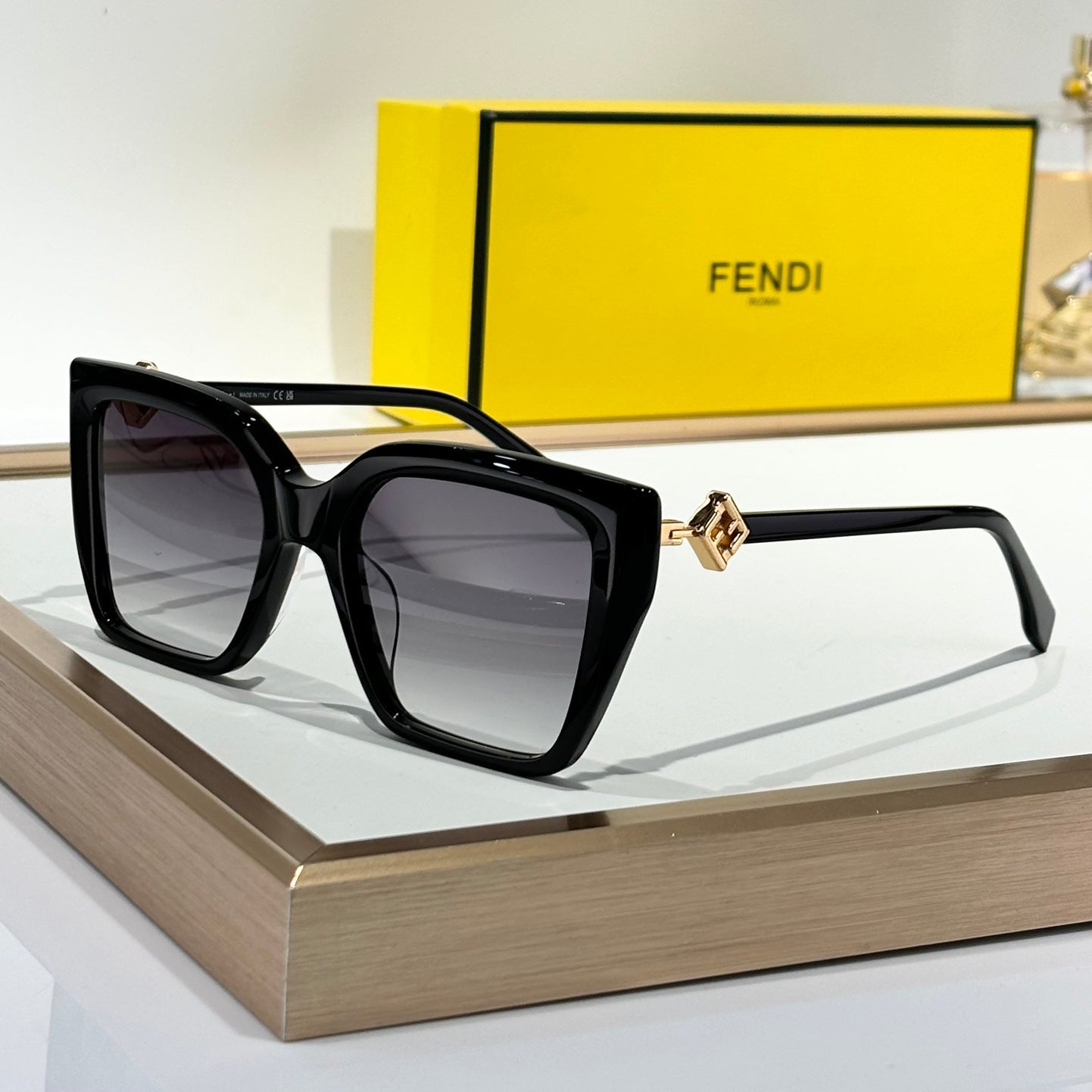 FF DIAMONDS SQUARE FRAME SUNGLASSES FE40161 IN ACETATE