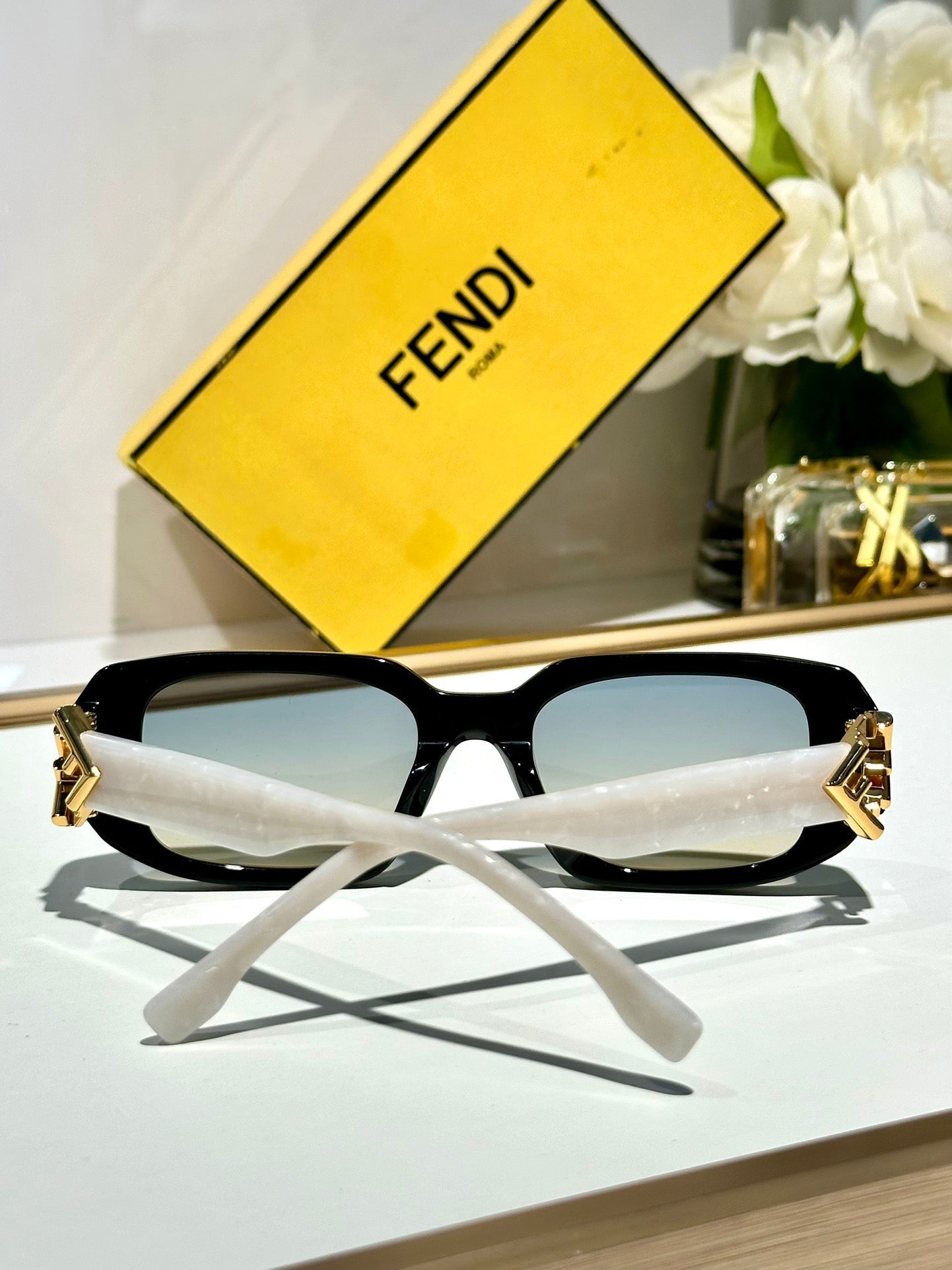 ROMA RECTANGULAR FRAME SUNGLASSES FE40151U IN ACETATE