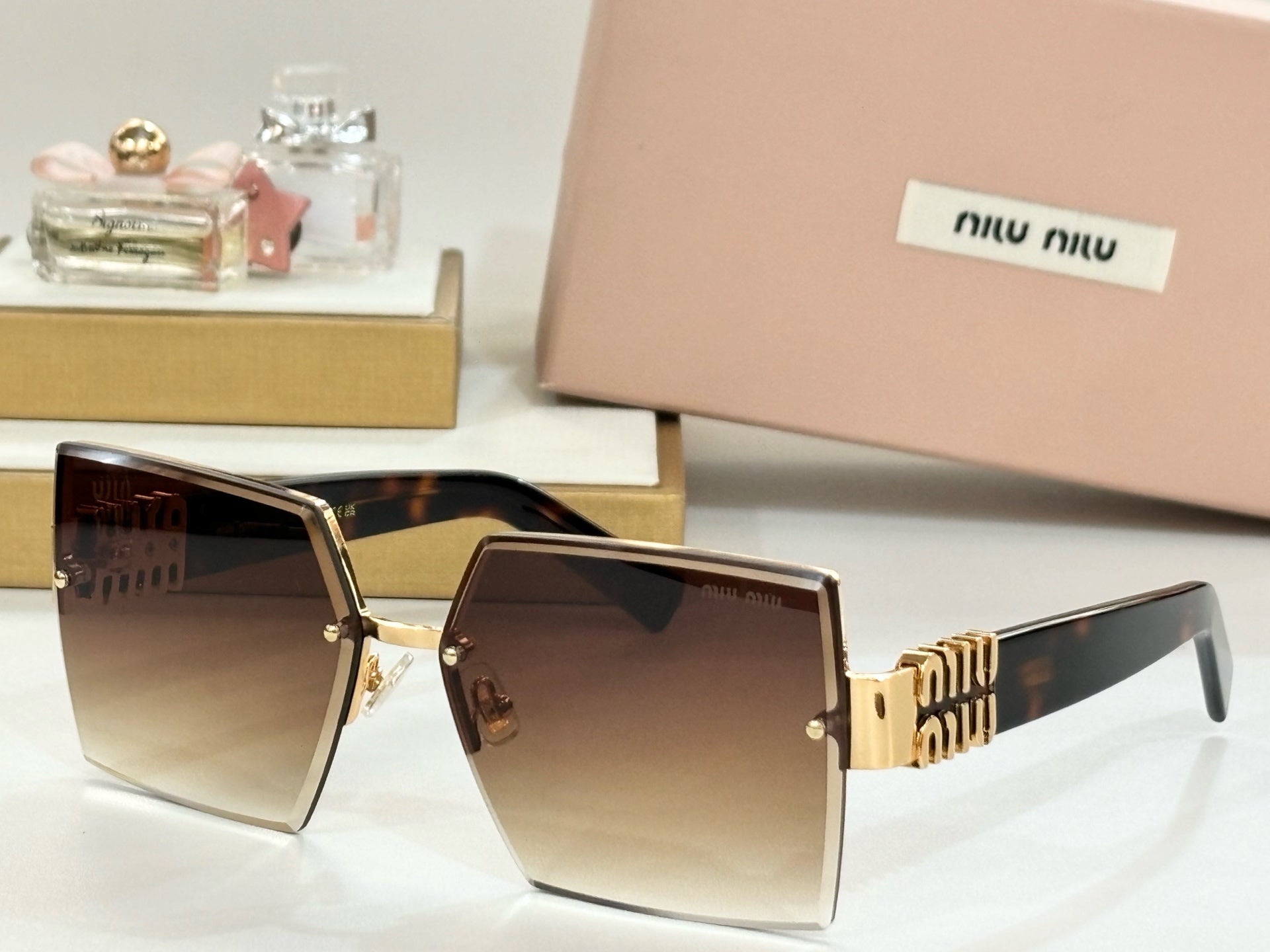 LOGO SQUARE SUNGLASSES MU117AV IN ACETATE