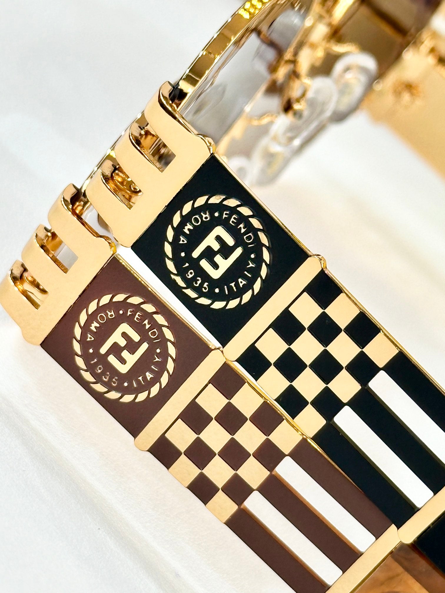 FIRST CRYSTAL CHUNKY OVAL FRAME SUNGLASSES 7078 IN METAL