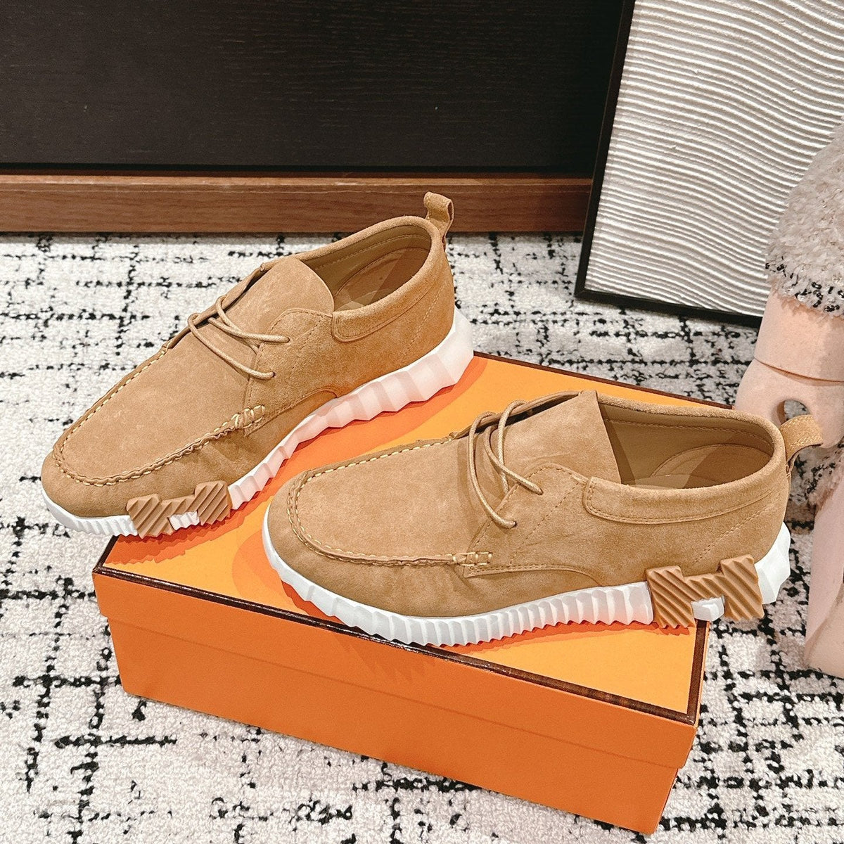 INCREASE SNEAKER IN PEANUT BROWN SUEDE