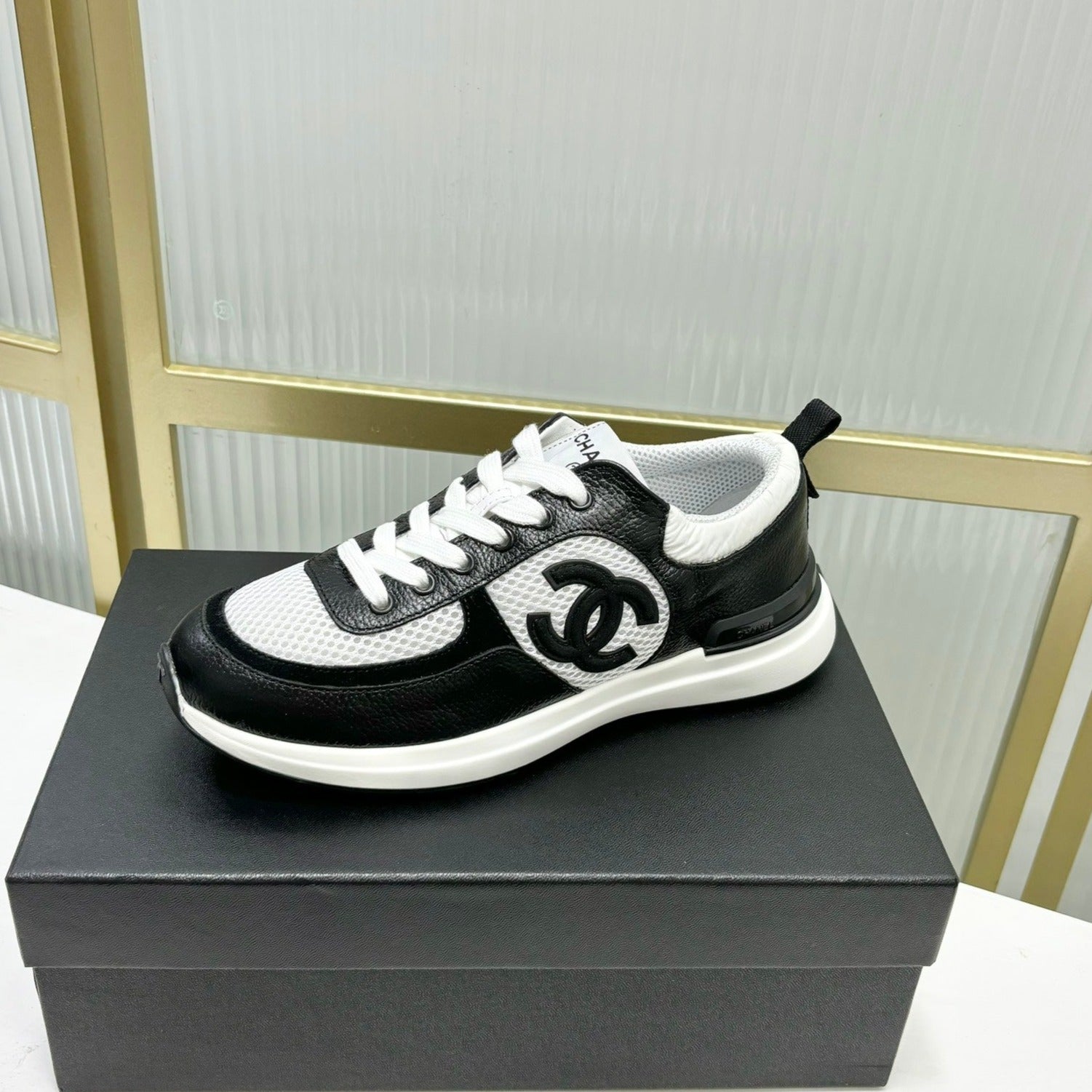 SNEAKER IN BLACK CALFSKIN AND GREY BREATHABLE MESH